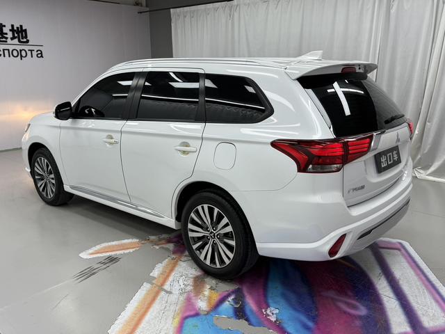 Mitsubishi Outlander 2021 2.0L 2WD Premium 5-Seater – фото 4