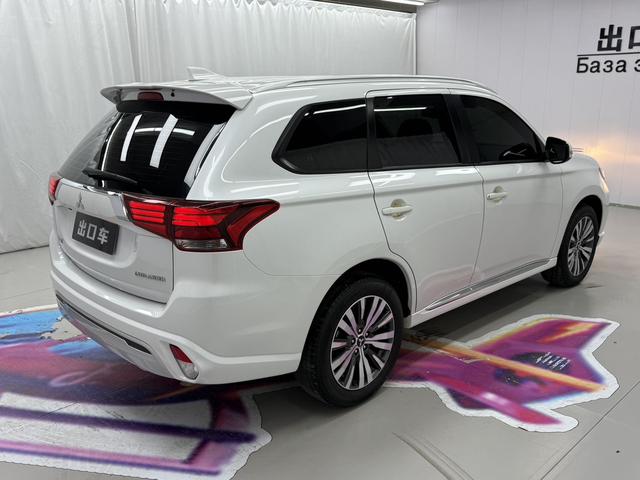 Mitsubishi Outlander 2021 2.0L 2WD Premium 5-Seater – фото 6