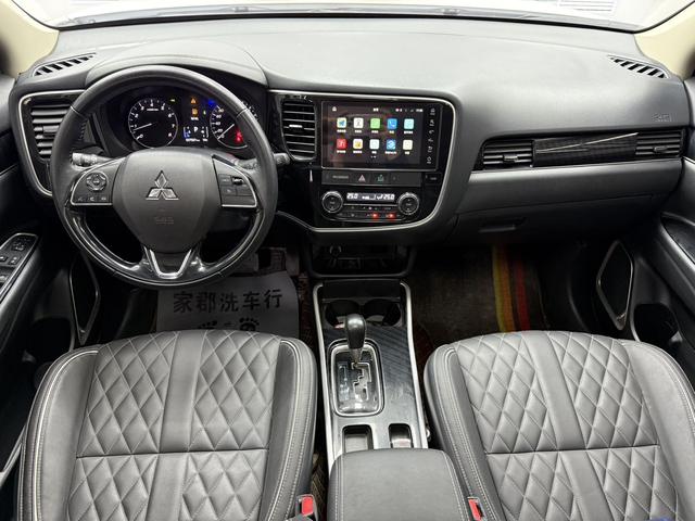 Mitsubishi Outlander 2021 2.0L 2WD Premium 5-Seater – фото 8