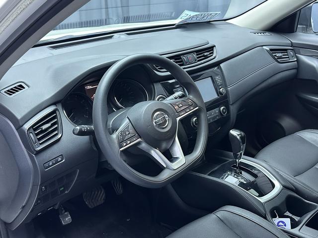 Nissan X-Trail 2017 модификация 2.0L CVT VII seat Com f ort Edition 2WD – фото 4