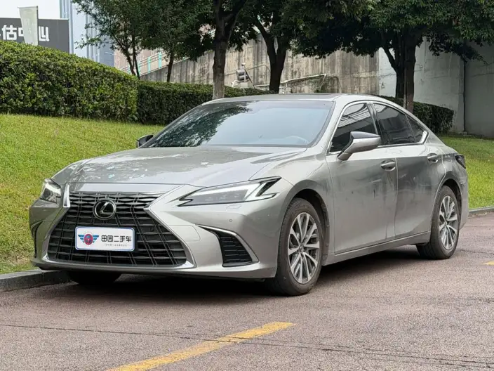 Lexus ES 2024 Model 200 Premium – фото 1