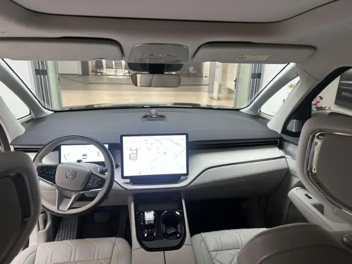 Volvo EM90 2025 Model Ultra VI seat – фото 6