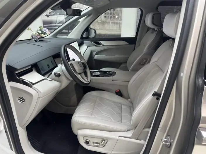 Volvo EM90 2025 Model Ultra VI seat – фото 8