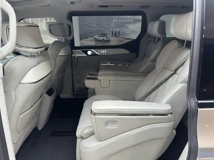 Volvo EM90 2025 Model Ultra VI seat – фото 9