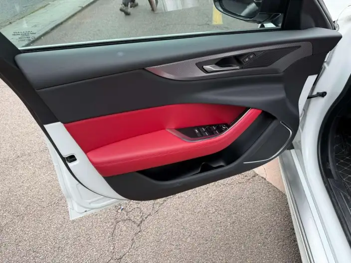 Jaguar XE L 2023 Model 2.0T 250PS R-DYNAMIC S Enterprising Sports Edition – фото 6