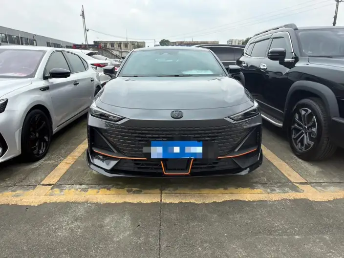 Changan UNI-V 2023 Model 1.5T Sports Edition – фото 2