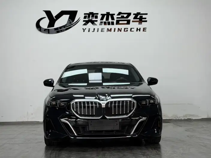 BMW 5 Series 2024 Model 530Li Leading Model M Sports Set – фото 2