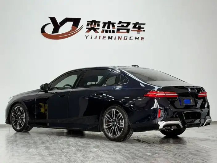 BMW 5 Series 2024 Model 530Li Leading Model M Sports Set – фото 4