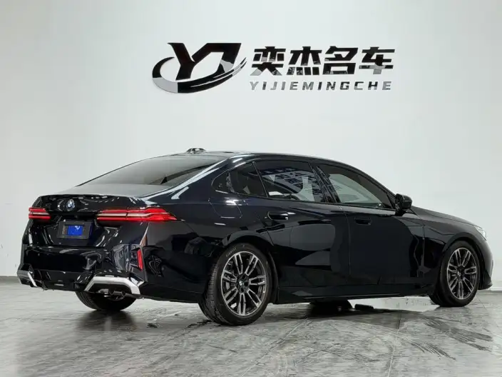 BMW 5 Series 2024 Model 530Li Leading Model M Sports Set – фото 6