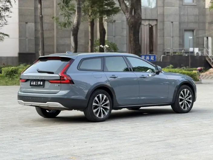 Volvo V90 2022 Model Cross Country B5 AWD Zhiyuan Edition – фото 6