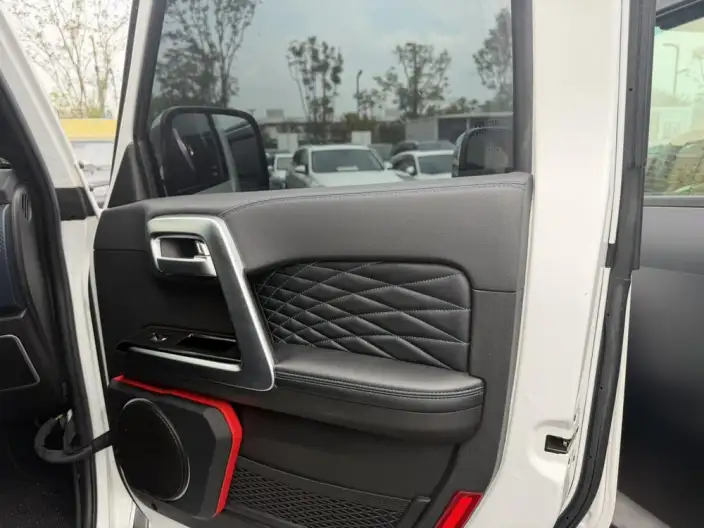 BAIC BJ40 2023 Model 2.0D Automatic 4WD Blade Hero Edition Warrior Model – фото 6