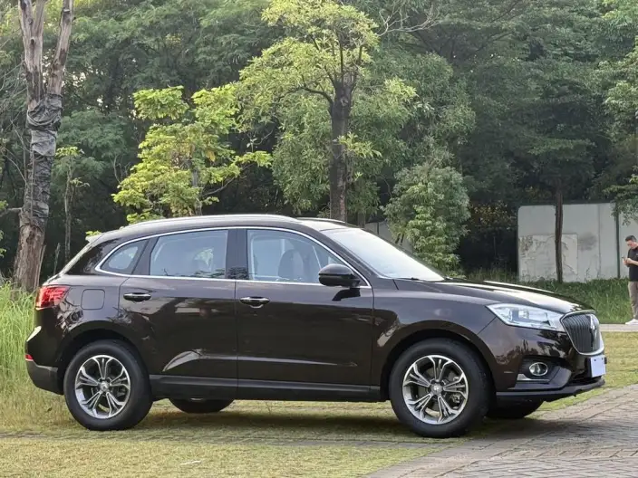 BORGWARD BX7 2018 Model 28T 4WD Comfort Model 5 seat – фото 6