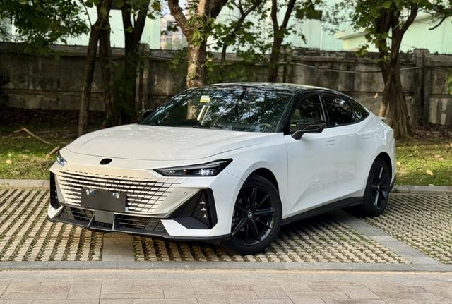 Changan UNI-V 2023 1.5T Premium
