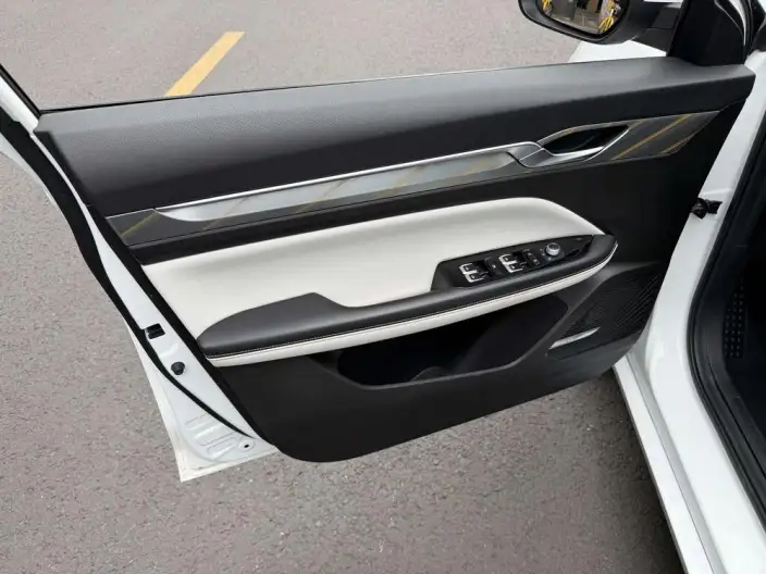 Emgrand L 2022 Model 1.4T CVT Supreme Model – фото 6