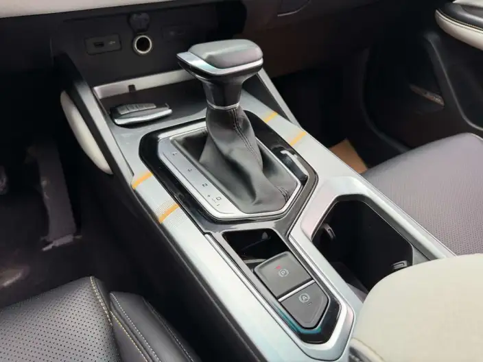 Emgrand L 2022 Model 1.4T CVT Supreme Model – фото 10