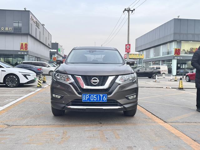 Nissan X-Trail Модель 2019 года 2.0L CVT Smart Connect VII seat Com f ort Edition 2WD – фото 2