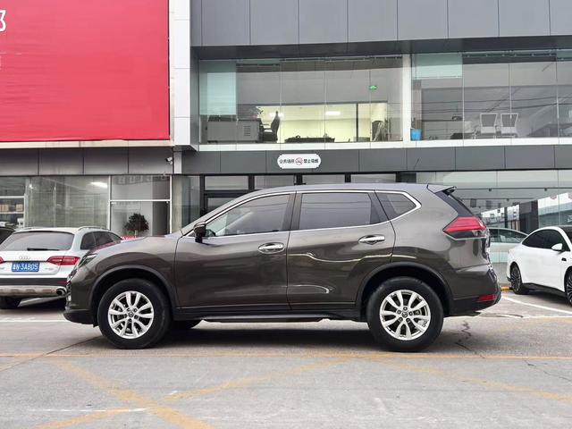 Nissan X-Trail Модель 2019 года 2.0L CVT Smart Connect VII seat Com f ort Edition 2WD – фото 4