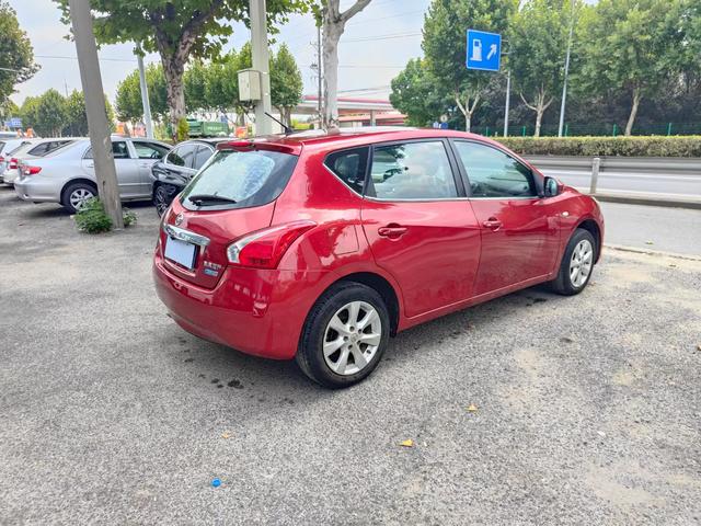 Nissan Tiida 2014 модификация 1.6L CVT Com f ort – фото 4