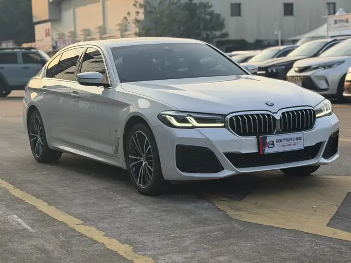 BMW 5 Series 2022 Model 530Li Leading Model M Sports Set – фото 3