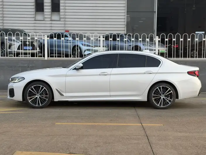 BMW 5 Series 2022 Model 530Li Leading Model M Sports Set – фото 4