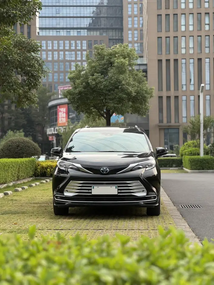 Toyota Sienna 2021 Model 2.5L Hybrid Platinum edition – фото 2
