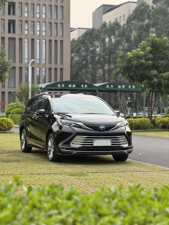 Toyota Sienna 2021 Model 2.5L Hybrid Platinum edition – фото 3