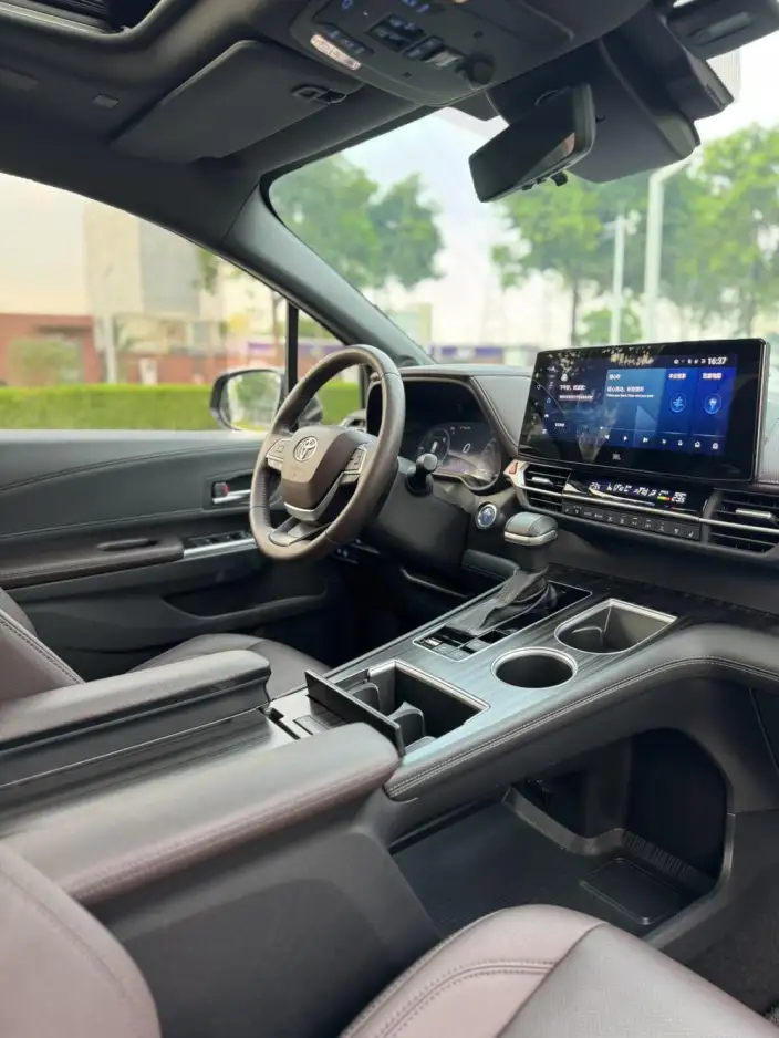 Toyota Sienna 2021 Model 2.5L Hybrid Platinum edition – фото 6