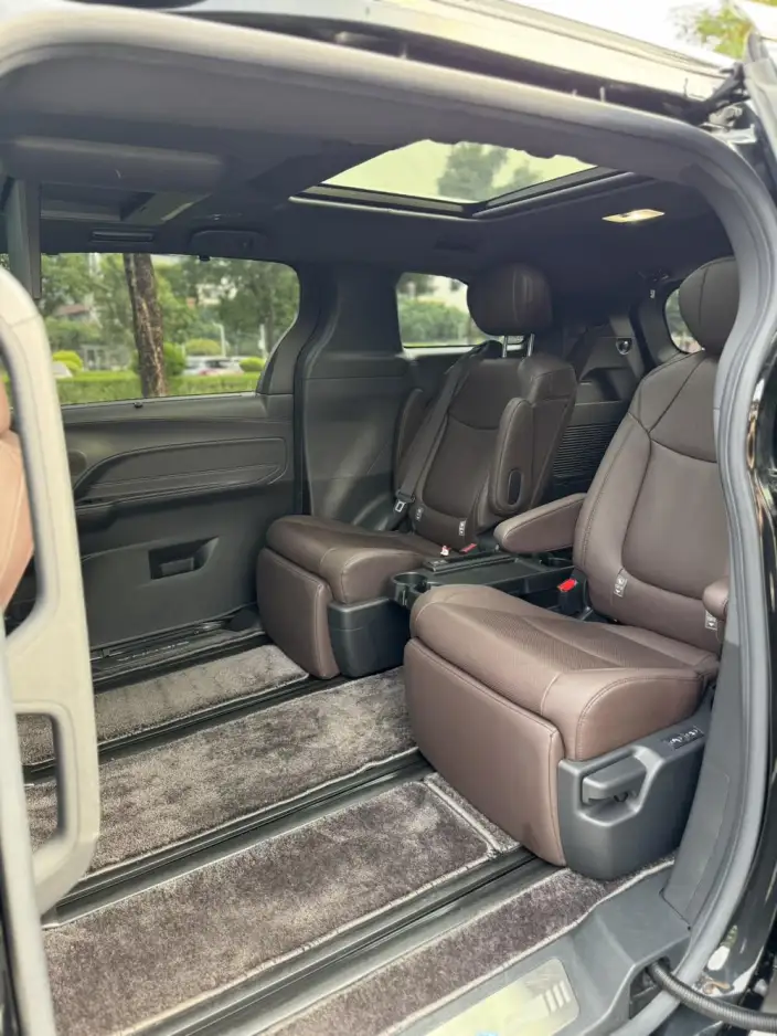 Toyota Sienna 2021 Model 2.5L Hybrid Platinum edition – фото 7