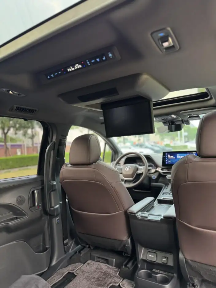 Toyota Sienna 2021 Model 2.5L Hybrid Platinum edition – фото 8