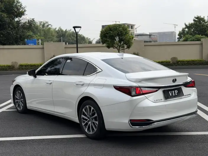Lexus ES 2022 Model 300h Superior Edition – фото 4