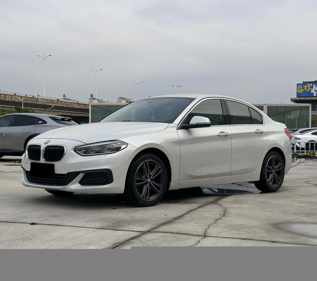 BMW 1 Series Модель 2020 года 120i Fashion – фото 1