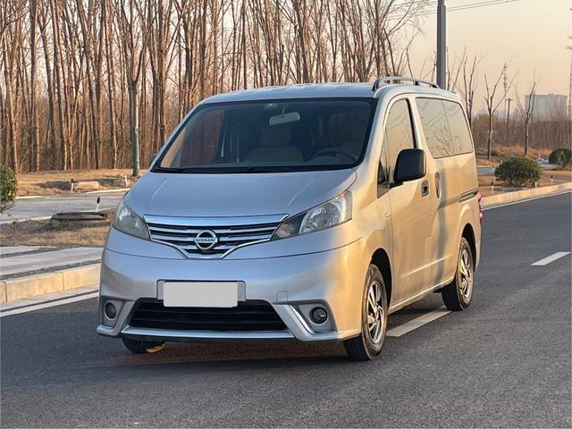 Nissan NV200 Модель 2018 года 1.6L CVT Luxury