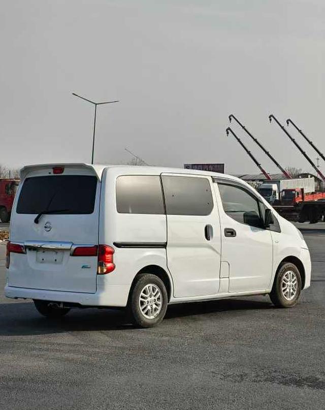 Nissan NV200 2014 модификация 1.6L CVT Luxury National IV – фото 4