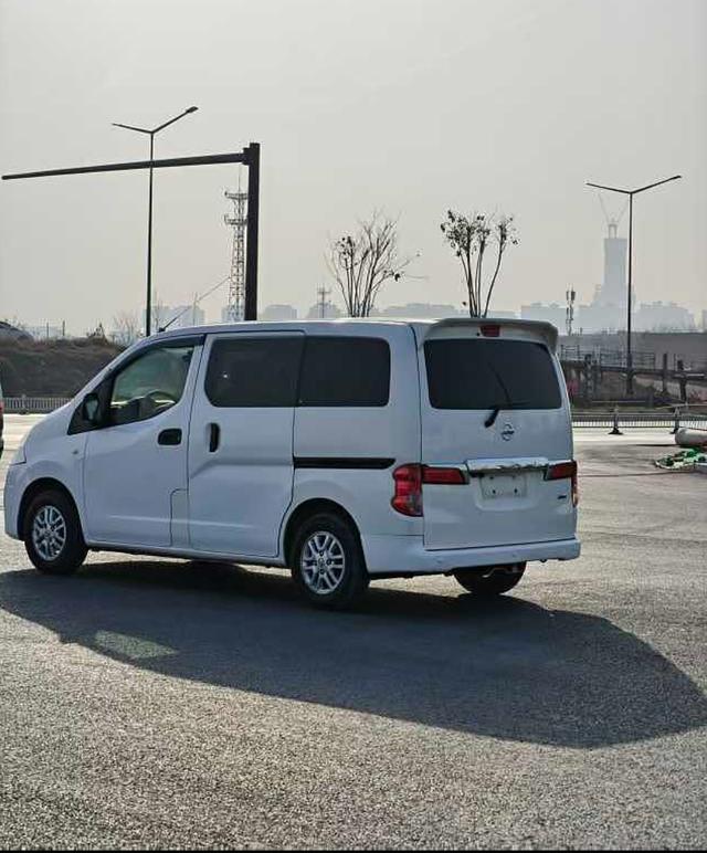 Nissan NV200 2014 модификация 1.6L CVT Luxury National IV – фото 5