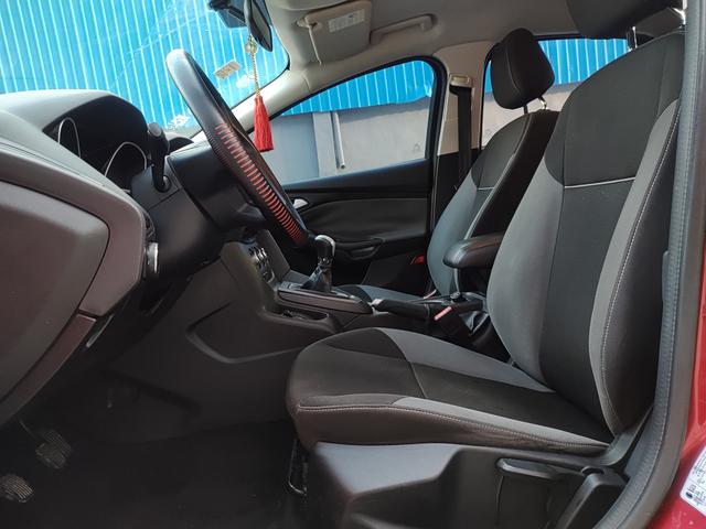 Ford Focus 2012 Hatchback 1.6L Manual Comfort – фото 7