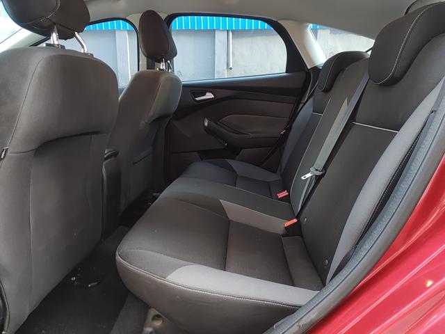 Ford Focus 2012 Hatchback 1.6L Manual Comfort – фото 8