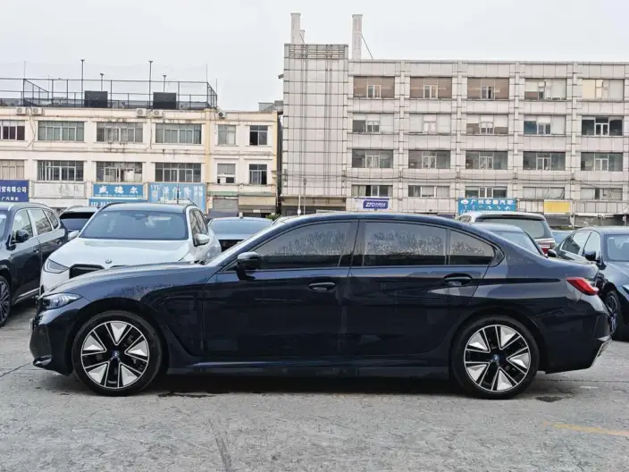 BMW i3 2023 Model Facelift eDrive40L Night Edition Sports Set – фото 3