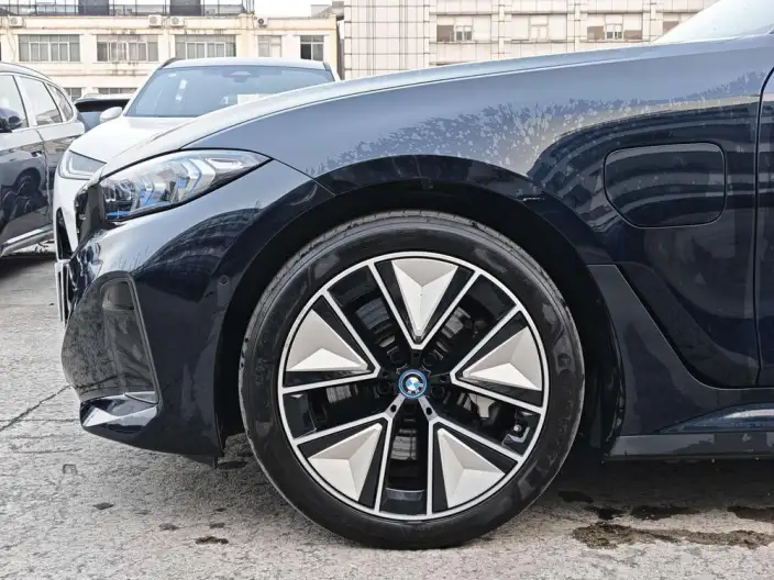 BMW i3 2023 Model Facelift eDrive40L Night Edition Sports Set – фото 8