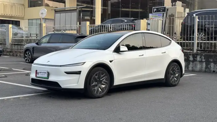 Model Y L 2026 Model Standard Edition – фото 1