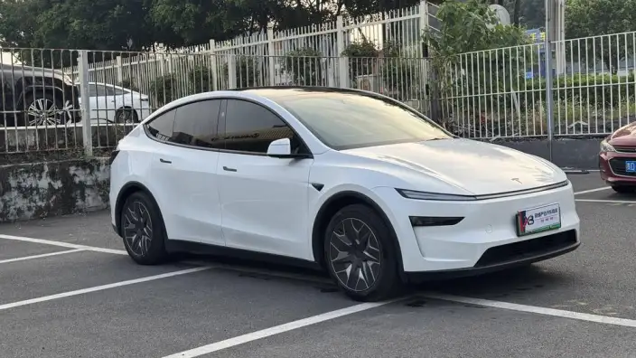 Model Y L 2026 Model Standard Edition – фото 3