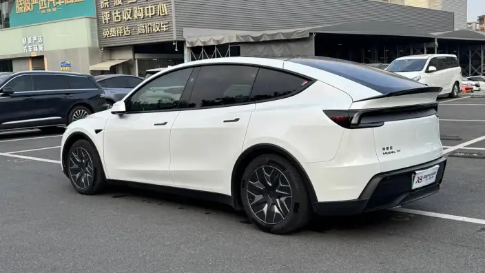 Model Y L 2026 Model Standard Edition – фото 5