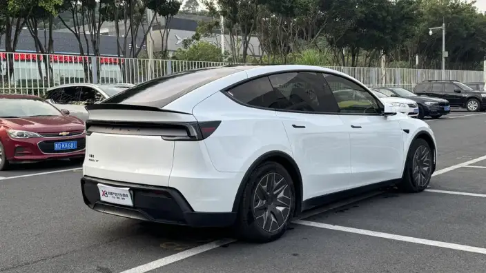 Model Y L 2026 Model Standard Edition – фото 7