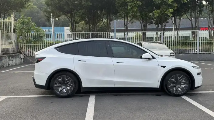Model Y L 2026 Model Standard Edition – фото 8