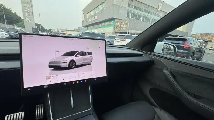 Model Y L 2026 Model Standard Edition – фото 9