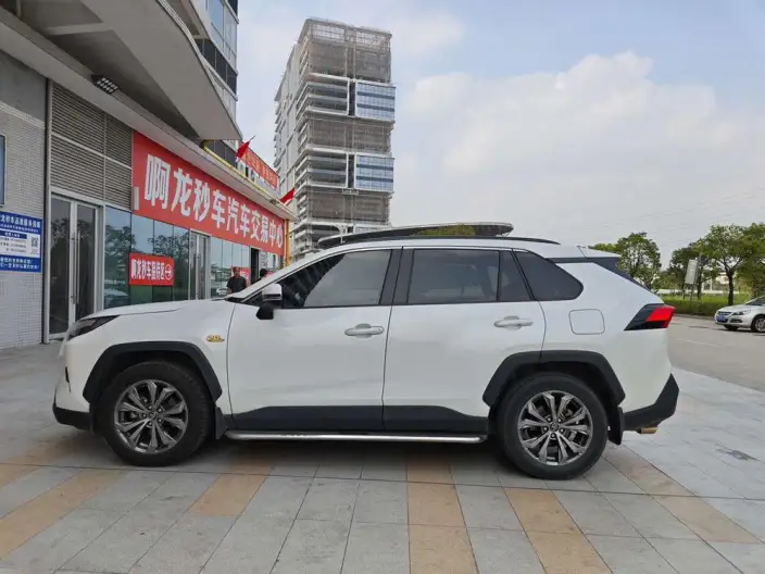 Toyota RAV4 2023 Model 2.0L CVT 2WD 20th Anniversary Platinum Memorial Edition – фото 3