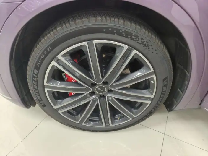 Luxeed R7 2025 Model Extended Range 53.4kWh Ultra 4WD Edition – фото 9
