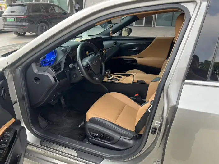 Lexus ES 2022 Model 200 Superior Edition – фото 8