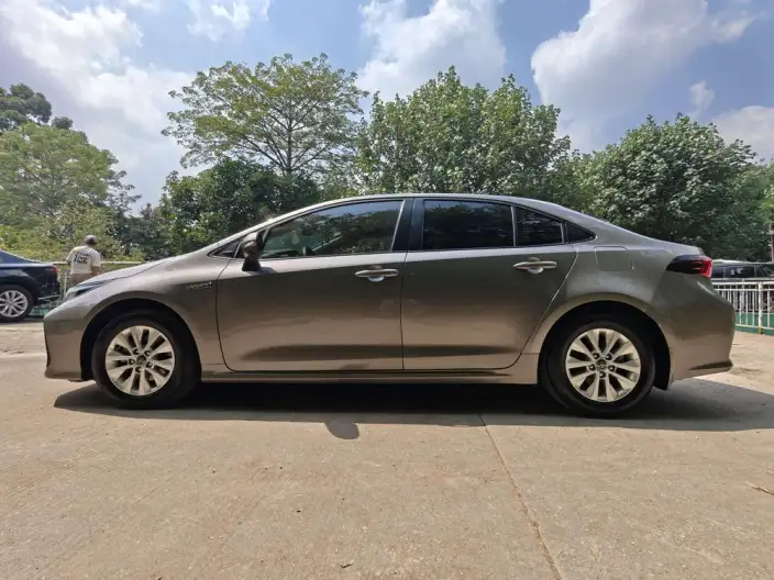 Toyota Corolla 2023 Model Intelligent Hybrid 1.8L E-CVT Pioneer Edition – фото 3