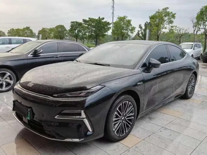 Geely Galaxy E8 PHEV 2025 Model 130km EM-i Premium Edition