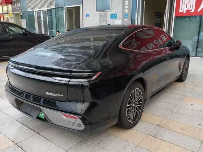 Geely Galaxy E8 PHEV 2025 Model 130km EM-i Premium Edition – фото 5